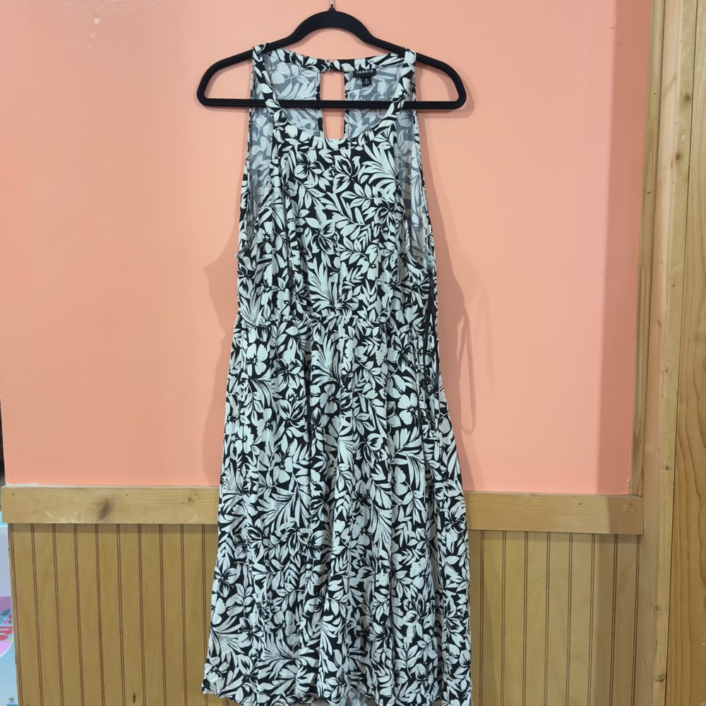 Torrid Black and White Backless Leaf Dress